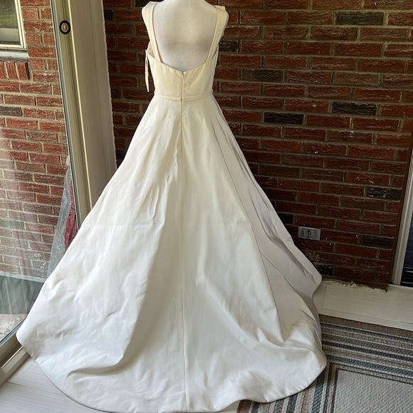 Amsale Bleecker Wedding Gown Store Floor Sample Ivory Size 10 - Picture 7 of 16